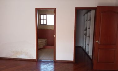 Venta de Casa Tipo Quinta de 4 dormitorios, Valle de los Chillos, Ecuador