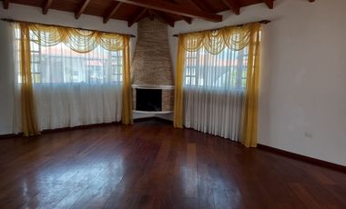 Venta de Casa Tipo Quinta de 4 dormitorios, Valle de los Chillos, Ecuador