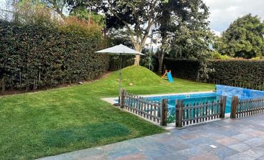 Renta de Casa de 4 Dormitorios, Sector Puembo Lomas de Nápoles, Ecuador