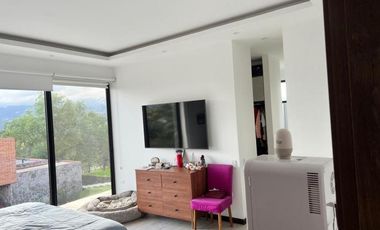 Renta de Casa de 4 Dormitorios, Sector Puembo Lomas de Nápoles, Ecuador