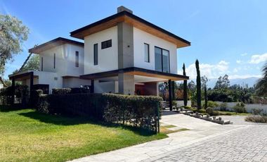Renta de Casa de 4 Dormitorios, Sector Puembo Lomas de Nápoles, Ecuador