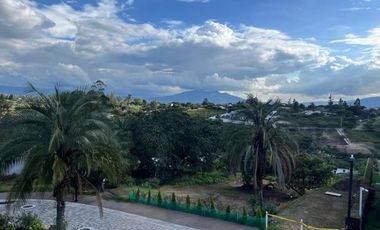 Renta de Casa de 4 Dormitorios, Sector Puembo Lomas de Nápoles, Ecuador