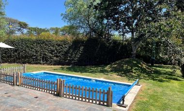 Renta de Casa de 4 Dormitorios, Sector Puembo Lomas de Nápoles, Ecuador