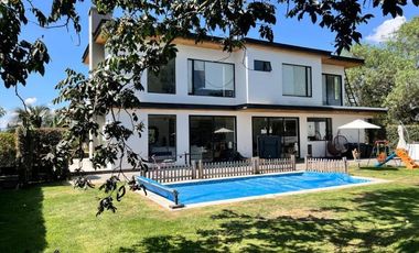 Renta de Casa de 4 Dormitorios, Sector Puembo Lomas de Nápoles, Ecuador