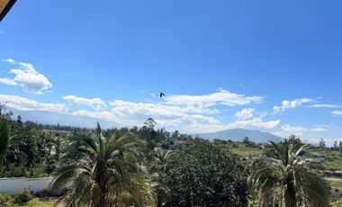 Renta de Casa de 4 Dormitorios, Sector Puembo Lomas de Nápoles, Ecuador