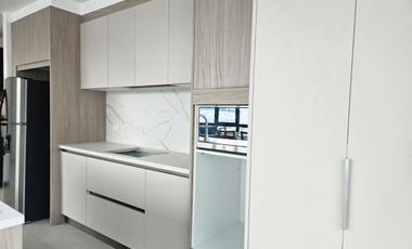 Renta de Departamento Amoblado de 2 Dormitorios, Sector Bellavista Cerca a La Carolina, Ecuador