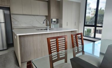 Renta de Departamento Amoblado de 2 Dormitorios, Sector Bellavista Cerca a La Carolina, Ecuador