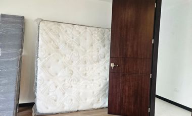 Renta de Departamento Amoblado de 2 Dormitorios, Sector Bellavista Cerca a La Carolina, Ecuador