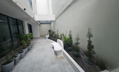 Renta de Departamento Amoblado de 2 Dormitorios, Sector Bellavista Cerca a La Carolina, Ecuador