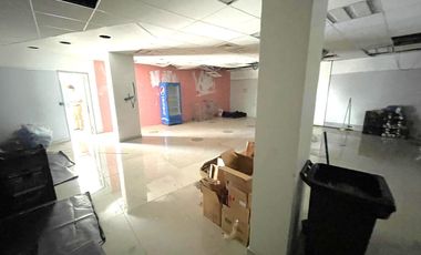 ARRIENDO Local comercial de 99,26 m2 Strip center, Metro San Joaquín