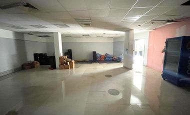 ARRIENDO Local comercial de 99,26 m2 Strip center, Metro San Joaquín