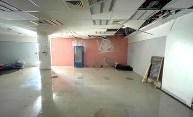 ARRIENDO Local comercial de 99,26 m2 Strip center, Metro San Joaquín