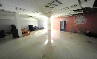 ARRIENDO Local comercial de 99,26 m2 Strip center, Metro San Joaquín