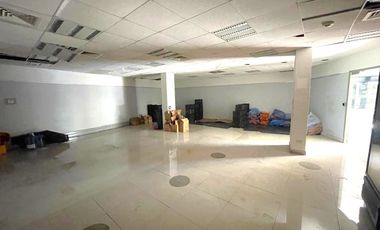 ARRIENDO Local comercial de 99,26 m2 Strip center, Metro San Joaquín