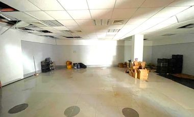 ARRIENDO Local comercial de 99,26 m2 Strip center, Metro San Joaquín