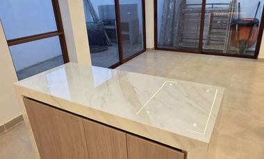 SE VENDE HERMOSA CASA UBICADA A POCOS MINUTOS SOLCA DE LA CIUDAD DE PORTOVIEJO