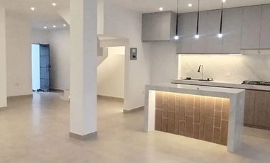 SE VENDE HERMOSA CASA UBICADA A POCOS MINUTOS SOLCA DE LA CIUDAD DE PORTOVIEJO