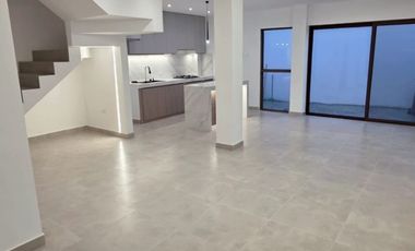 SE VENDE HERMOSA CASA UBICADA A POCOS MINUTOS SOLCA DE LA CIUDAD DE PORTOVIEJO