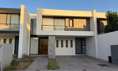 CASA AMUEBLADA EN RENTA EN SANTA LUCIA LEÓN GTO ZONA ESTE A SOLO DOS MINUTOS DE LA IBERO
