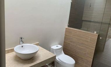 CASA AMUEBLADA EN RENTA EN SANTA LUCIA LEÓN GTO ZONA ESTE A SOLO DOS MINUTOS DE LA IBERO