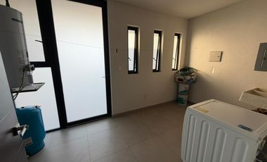 CASA AMUEBLADA EN RENTA EN SANTA LUCIA LEÓN GTO ZONA ESTE A SOLO DOS MINUTOS DE LA IBERO