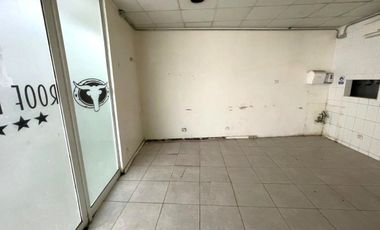 ARRIENDO Local comercial de 88,00 m2 Strip center, Metro San Joaquín