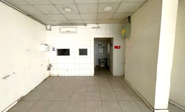 ARRIENDO Local comercial de 88,00 m2 Strip center, Metro San Joaquín