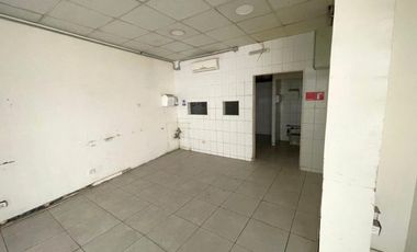 ARRIENDO Local comercial de 88,00 m2 Strip center, Metro San Joaquín
