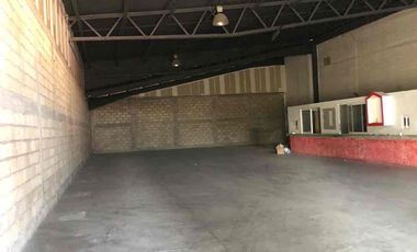 Se renta Bodega comercial con excelente ubicación