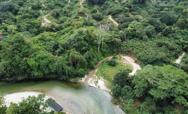 se vende finca con río Guachaca
