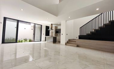 VENTA DE HERMOSA CASA EN VIÑA ANTIGUA