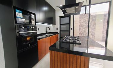 VENTA DE HERMOSA CASA EN VILANOVA RANCHO SANTA MONICA