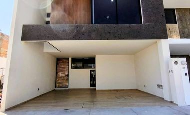 VENTA DE HERMOSA CASA EN VILANOVA RANCHO SANTA MONICA