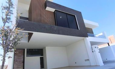 VENTA DE HERMOSA CASA EN VILANOVA RANCHO SANTA MONICA