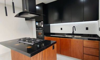 VENTA DE HERMOSA CASA EN VILANOVA RANCHO SANTA MONICA