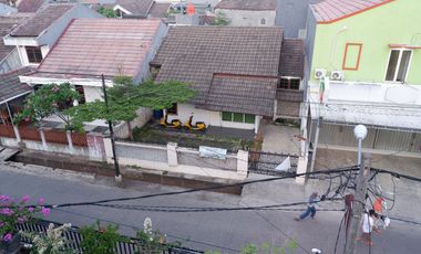 RUMAH BESAR  3 LANTAI  DIJUAL MURAH DI DEKAT BRIMOB DEPOK