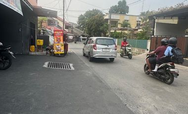 RUMAH BESAR  3 LANTAI  DIJUAL MURAH DI DEKAT BRIMOB DEPOK