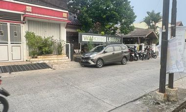 RUMAH BESAR  3 LANTAI  DIJUAL MURAH DI DEKAT BRIMOB DEPOK