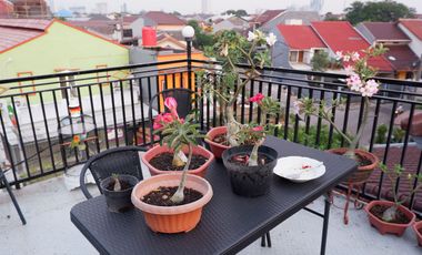 RUMAH BESAR  3 LANTAI  DIJUAL MURAH DI DEKAT BRIMOB DEPOK