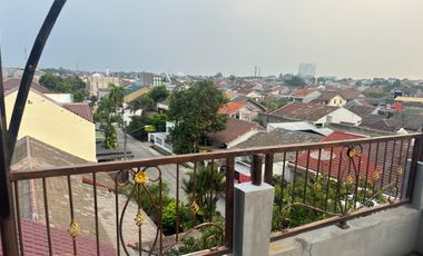 RUMAH BESAR  3 LANTAI  DIJUAL MURAH DI DEKAT BRIMOB DEPOK