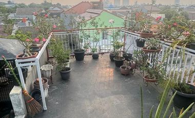 RUMAH BESAR  3 LANTAI  DIJUAL MURAH DI DEKAT BRIMOB DEPOK