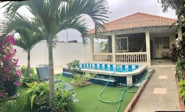 CHIPIPE: BELLA CASA CON PISCINA A 3 CUADRAS DEL MAR