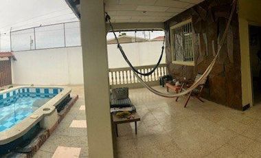 CHIPIPE: BELLA CASA CON PISCINA A 3 CUADRAS DEL MAR