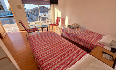 Arriendo casa/hostal con 8 dormitorios c/u con baño privado + sala eventos