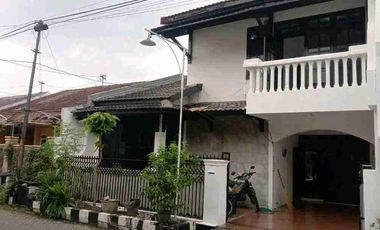 Rumah disewakan pondok Chandra rungkut lokasi strategis MERR