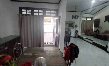 Rumah disewakan pondok Chandra rungkut lokasi strategis MERR