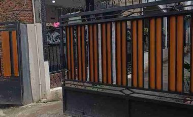 Disewakan Rumah 3 lt 4 x 8 m2 di Kebon Jeruk, ada 3 kt  3 km unfurnished, ada furniture, row jalan 1 mobil, siap huni, Ayo survei yuk!!