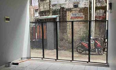 Disewakan Rumah 3 lt 4 x 8 m2 di Kebon Jeruk, ada 3 kt  3 km unfurnished, ada furniture, row jalan 1 mobil, siap huni, Ayo survei yuk!!