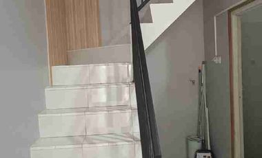 Disewakan Rumah 3 lt 4 x 8 m2 di Kebon Jeruk, ada 3 kt  3 km unfurnished, ada furniture, row jalan 1 mobil, siap huni, Ayo survei yuk!!