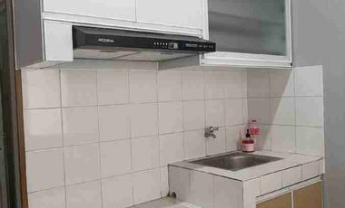 Disewakan Rumah 3 lt 4 x 8 m2 di Kebon Jeruk, ada 3 kt  3 km unfurnished, ada furniture, row jalan 1 mobil, siap huni, Ayo survei yuk!!